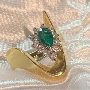 Beautiful Large Real Emerald & Real Diamond 14k Ring